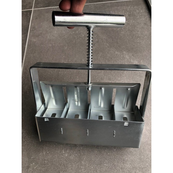 Presse motte 4 mottes de 4 cm en acier inoxydable